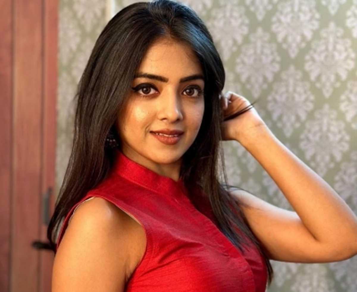 खुशी दुबे ने फूड प्वाइजनिंग के बावजूद आशिकाना 3 की शूटिंग की खुशी दुबे ने फूड प्वाइजनिंग के बावजूद आशिकाना 3 की शूटिंग की